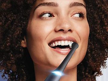 Oral-B lança nova escova elétrica inteligente no Brasil; conheça