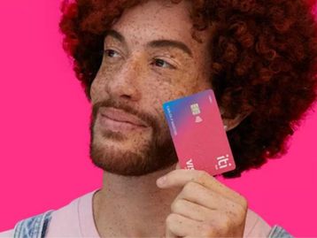 Banco digital do Itaú lança cartão com plástico 100% reciclado