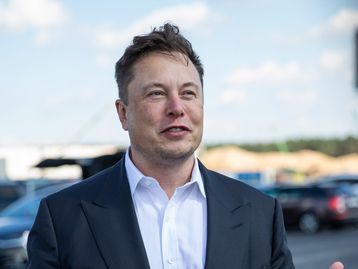 Elon Musk quer comprar Twitter para fazer X, o 'app de tudo'
