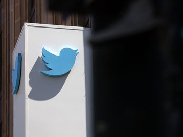 Elon Musk lança Twitter Blue com selo de verificado por R$ 25,90