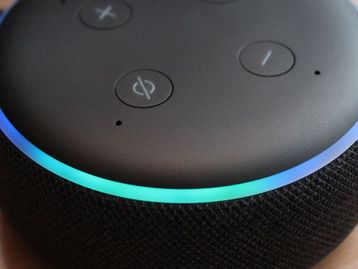 Amazon inclui Alexa em análise para corte de custos