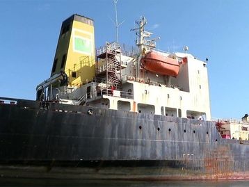 Navio de 52 mil toneladas bate na ponte Rio-Niterói e causa trânsito