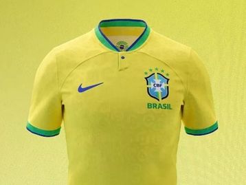 Camisa do Brasil da Shopee com nome errado viraliza na internet 