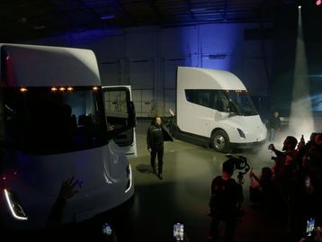 Tesla Semi começa a ser entregue aos primeiros clientes