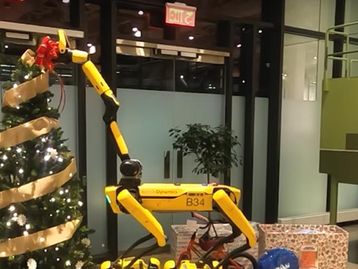 Cão robô da Boston Dynamics faz homenagem ao Natal em vídeo; veja