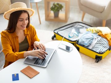 Férias: 7 itens essenciais para levar na mala de viagem