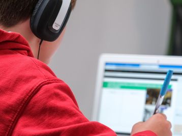 9,5 mil escolas não tinham acesso à internet no Brasil em 2022