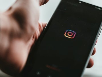 Instagram e Facebook restrigem ainda mais anúncios para jovens