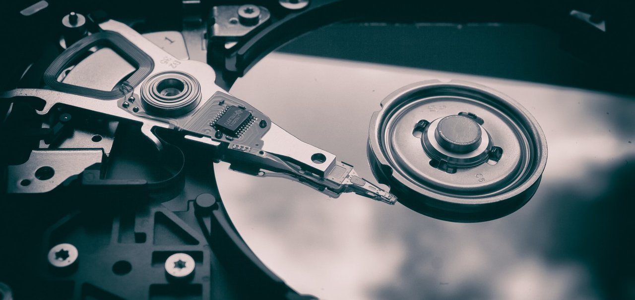 Vendas de HDDs caíram quase pela metade em 2022