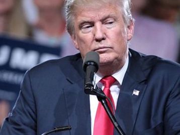 Donald Trump pede que Facebook reative o seu perfil