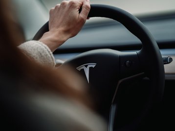 Tesla: anúncio de recurso de direção automática foi encenado