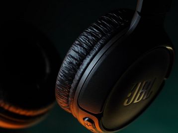 Fone sem fio JBL: 5 modelos para comprar em 2023