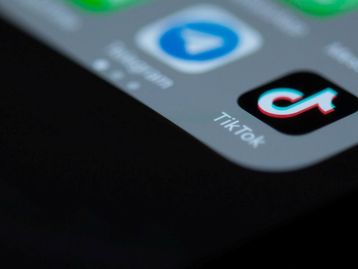Google e Apple deveriam banir TikTok de lojas, diz senador dos EUA