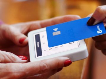 Pagamento por aproximação: porta-cartão que bloqueia NFC funciona?