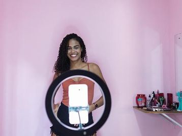 TikTok: novo filtro do app assusta por 'perfeição exagerada'