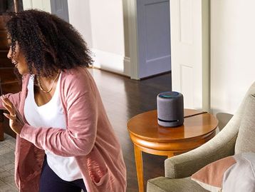 Qual Smart Speaker com Alexa tem o som mais alto?