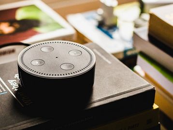Tem como mudar a voz da Alexa?