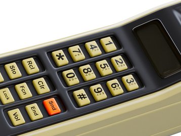 Quase 1kg e sem touch: as specs do primeiro celular vendido no mundo
