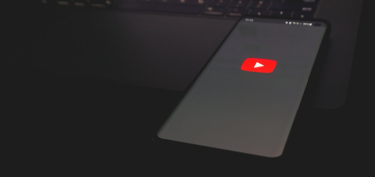 YouTube começa a dar mais destaque para podcasts em seus apps