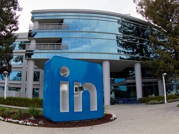 LinkedIn demite mais de 700 funcionários e encerra aplicativo chinês