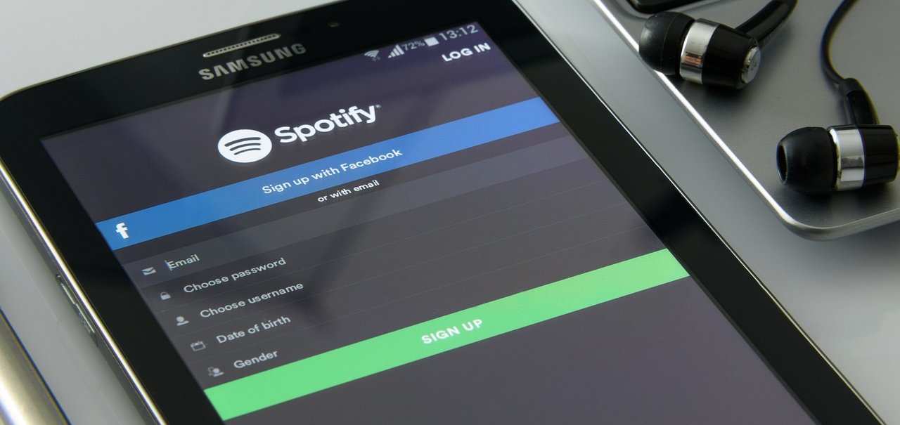 Spotify remove milhares de músicas geradas por IA acusadas de fraude