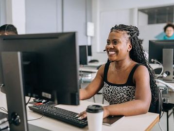 Faturamento do mercado de PCs no Brasil cai 10% em 2022