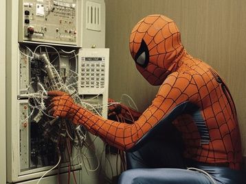 Homem-Aranha da Faria Lima? IA mostra herói em trabalhos modernos