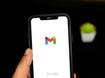 Google adiciona busca com IA no Gmail para Android e iPhone