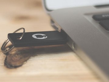 Muito pouco: descubra quanta memória tinha o 1º pendrive da história