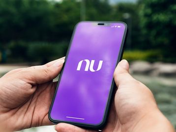 Clientes Nubank terão cashback de 2% para compras na Amazon