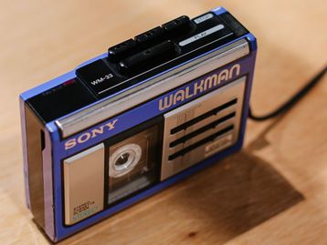 Spotify dos anos 80: o que é Walkman e como o aparelho funcionava?