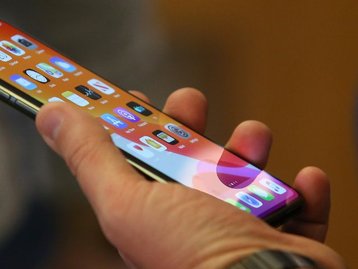 Apple volta atrás e muda posição do botão de desligar chamadas no iOS 17