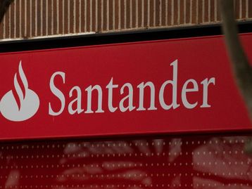 Efeito Pix: banco Santander começa a desativar transferências por DOC