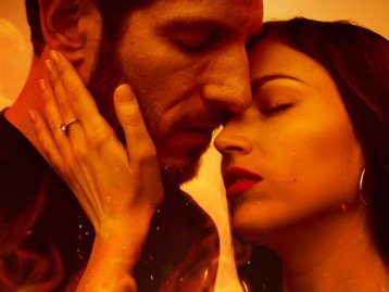 Conheça Corpo em Chamas, a nova série de suspense da Netflix