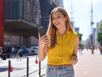 Inclusão Digital: como a assinatura de celular pode ajudar nesse processo?