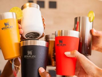 Copo Stanley com preço de Black Friday: 3 opções em promoção na Amazon