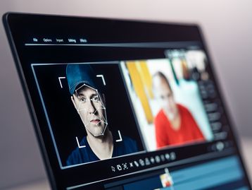 Fraudes com deepfake crescem 3.000% em 2023 com explosão de IAs