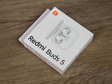 Xiaomi anuncia novo Redmi Buds 5 Pro com cancelamento de ruído e autonomia de 40 horas