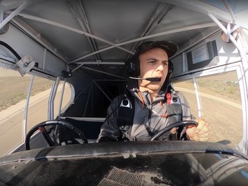 Youtuber que bateu avião de propósito por cliques é condenado a seis meses de prisão