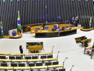 Câmara aprova criminalização de nudes gerados por IA com pena de até 4 anos
