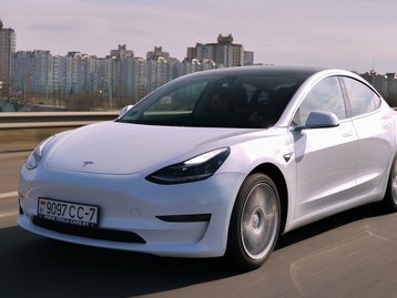 Tesla lança atualização de segurança para 2 milhões de carros com piloto automático