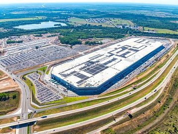 Robô ataca engenheiro em fábrica da Tesla nos Estados Unidos