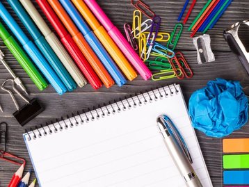 Volta às aulas 2024: mais de 20 itens em promoção em materiais escolares