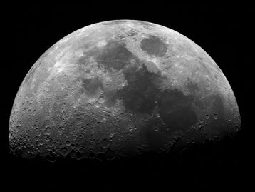 NASA leva restos mortais humanos à Lua, mesmo sob fortes críticas