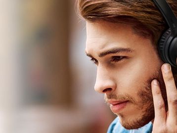 Headphone sem fio da Philips está por menos de R$ 90 na Amazon