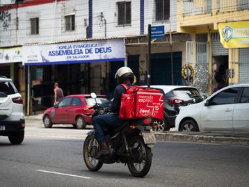 Quanto ganha um entregador do iFood em 2024?
