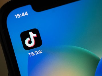TikTok passa a incentivar criação de vídeos na horizontal para rivalizar com o YouTube