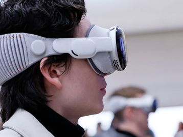 Apple Vision Pro quebra em teste de resistência feito por YouTuber; confira