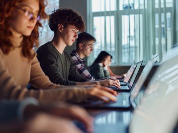 IOS oferece mais de 800 vagas em cursos gratuitos para jovens em São Paulo