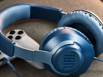 Fone JBL gamer no menor preço: compre o Quantum 100 por R$ 136